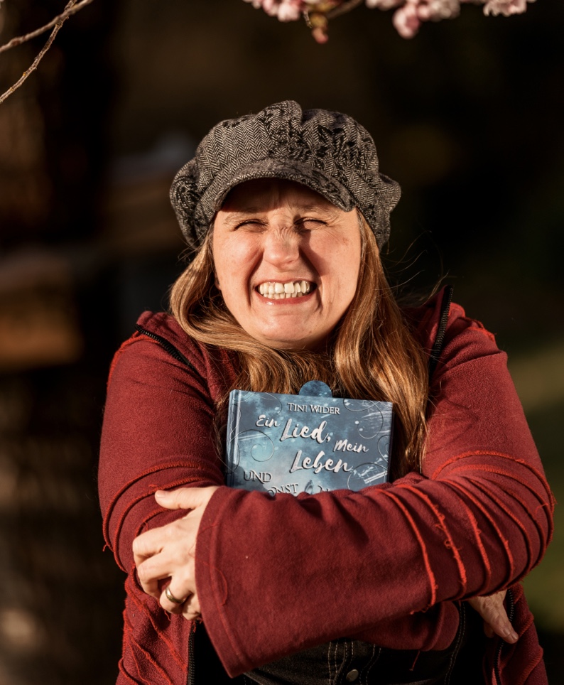 Portrait der Autorin Tini Wider - Quelle Homepage der Autorin
